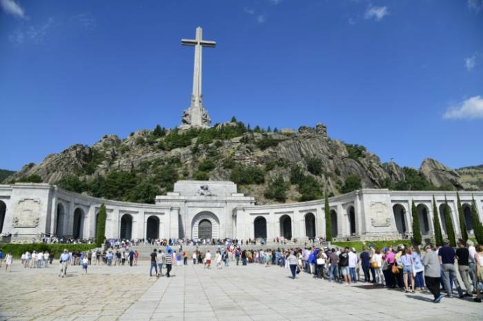 El gobierno español lanza el procedimiento legal para exhumar a Franco