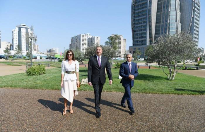 Ilham Aliyev y Mehriban Aliyeva en la apertura del complejo del parque deportivo y de entretenimiento  en Bakú-FOTOS