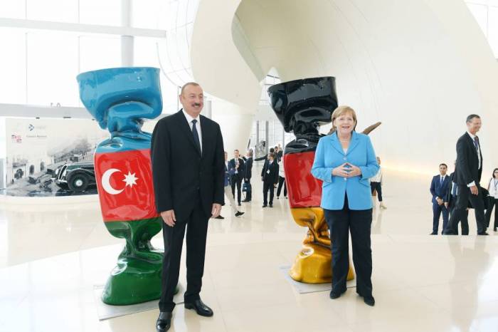 Präsident Aliyev und Bundeskanzlerin Merkel trafen sich mit Geschäftsleuten in Baku