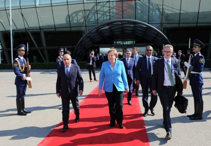 Deutsche Bundeskanzlerin Angela Merkel beendet ihren Besuch in Aserbaidschan