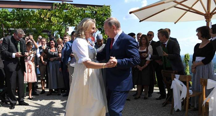 Ministra de Exteriores de Austria lo cuenta todo sobre el paso de Putin por su boda