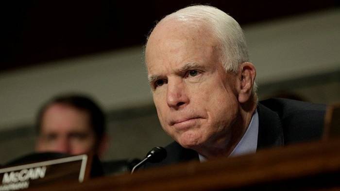La familia del fallecido John McCain no quiere que Trump asista al entierro