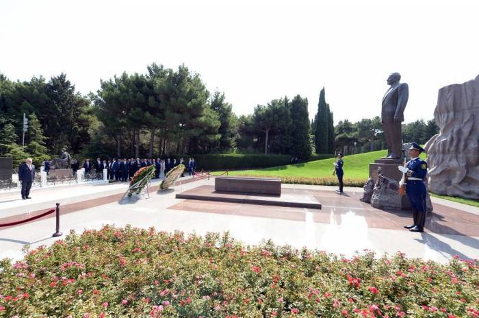 Turkish Parliament Speaker pays respect to national leader, Azerbaijani martyrs
