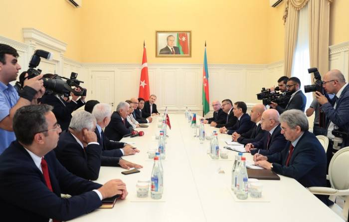 Aserbaidschans Premierminister trifft sich mit türkischer Delegation um Binali Yildirim
