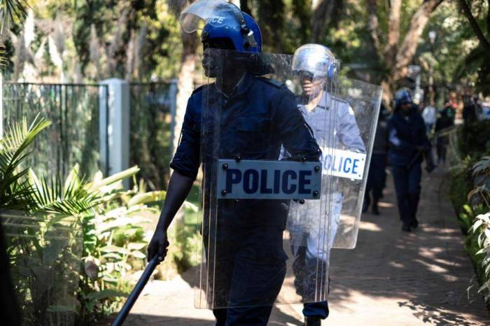 Zimbabwe: la police empêche une conférence de presse de l