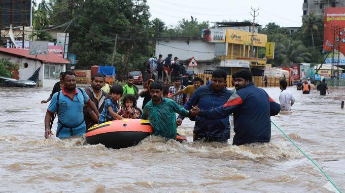 Inondations/Inde : le premier ministre promet une aide accrue
