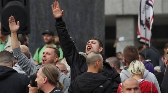 ألمانيا: التحقيق مع 10 متظاهرين أدوا تحية هتلر