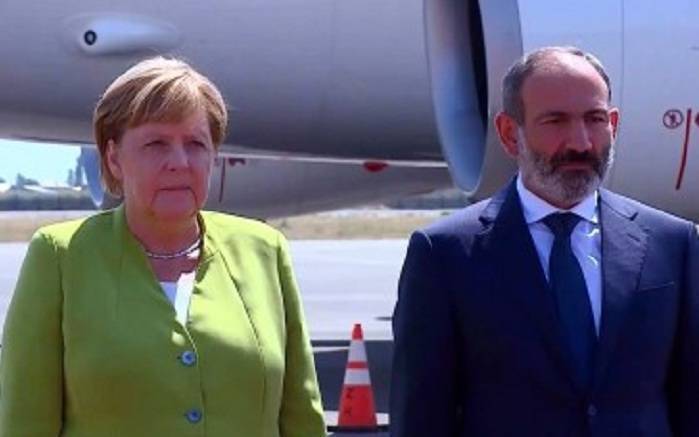 Merkel entame une visite à Erevan - VIDEO