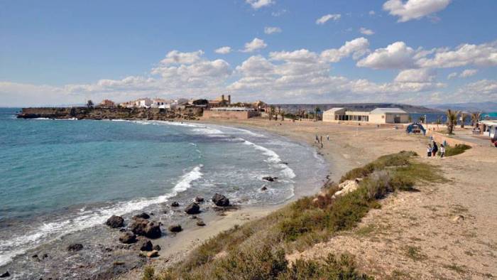 Tabarca, la isla española que tiene 60 habitantes y recibe a 230.000 turistas, pide socorro