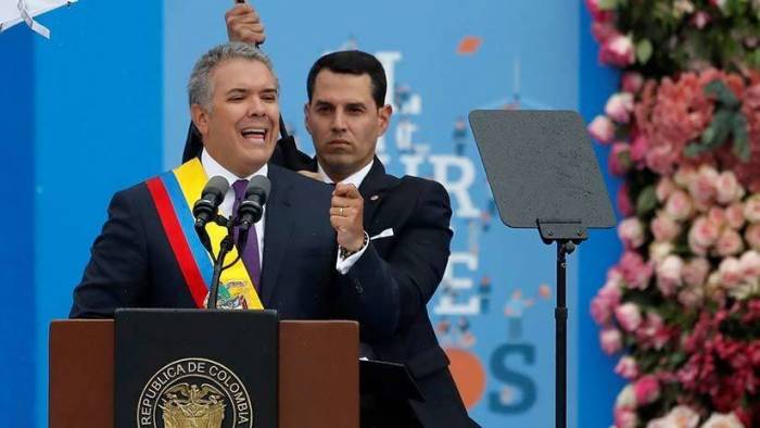 El nuevo presidente de Colombia evaluará los diálogos de paz con el ELN