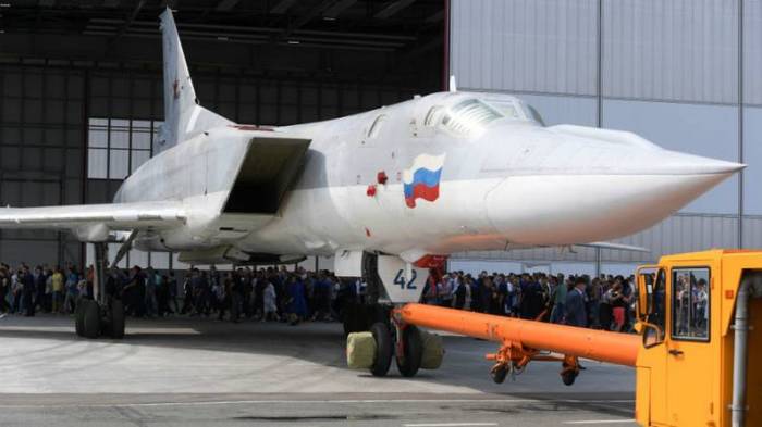 La Russie dévoile son tout nouveau bombardier supersonique - VIDEO