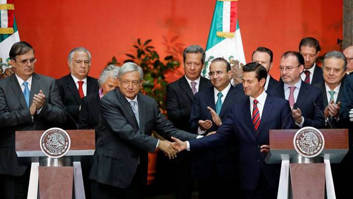 Peña Nieto y López Obrador definen la transición en México con su respectivos gabinetes