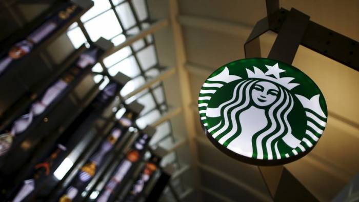 Abre el primer Starbucks de México atendido por abuelos