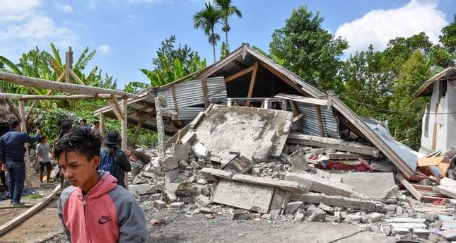 7.0 earthquake shakes Indonesia