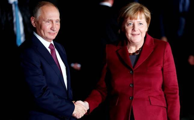 Putin, Merkel to meet in Berlin over Ukraine conflict