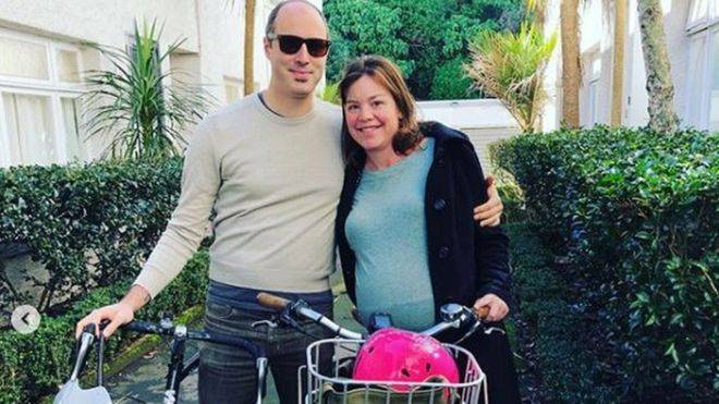 وزيرة المرأة النيوزيلندية تذهب إلى المستشفى بدراجة لتلد