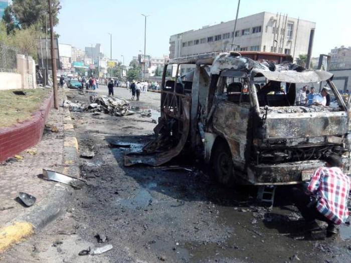 Car explodes in central Cairo, injuring 13 people