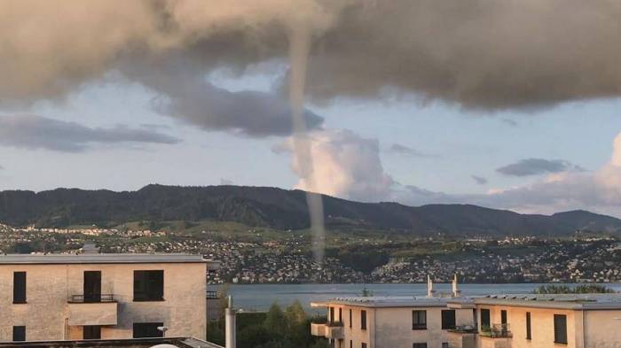 Waterspout spotted on Lake Zurich, Switzerland