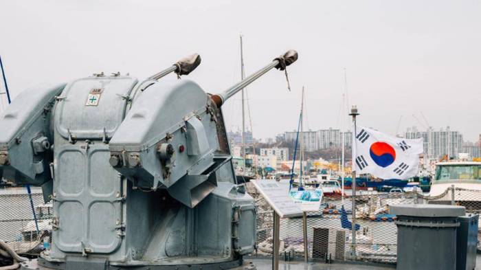 Cənubi Koreya Rusiya gəmisini saxladı
