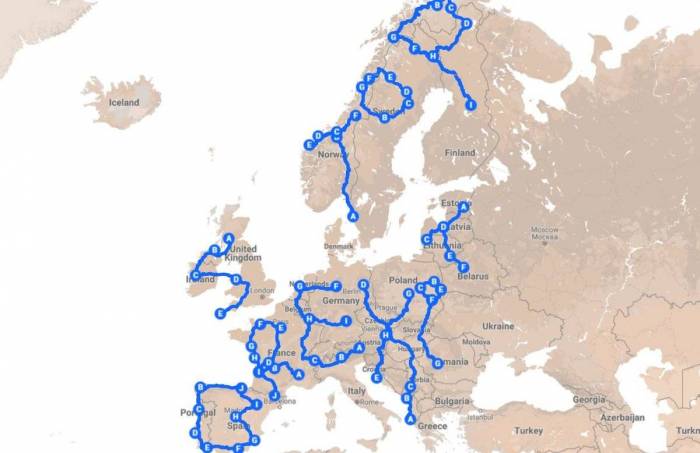 Il parcourt les routes pour écrire «Stop Brexit» sur la carte de l