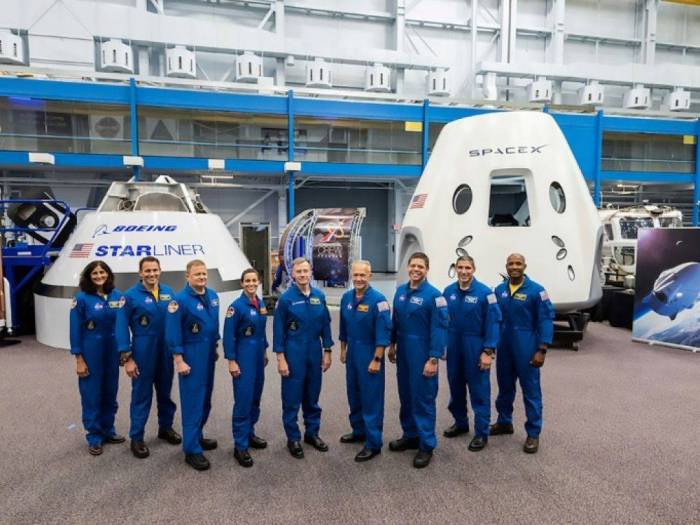 La Nasa présente les astronautes qui iront dans les premières capsules spatiales privées