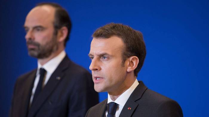La popularité du duo Macron-Philippe en baisse
