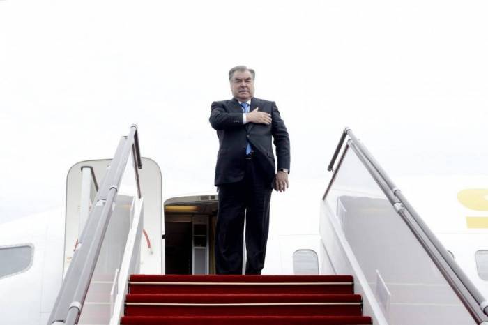 Le président tadjik termine sa visite officielle en Azerbaïdjan