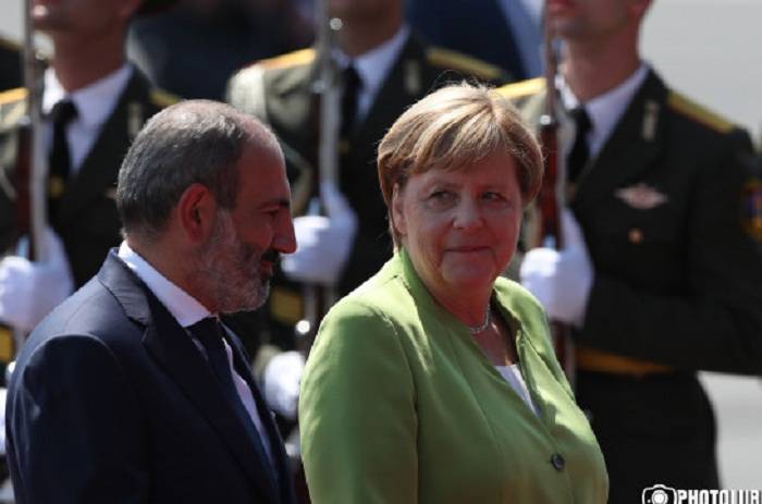 Merkel arrives in Yerevan