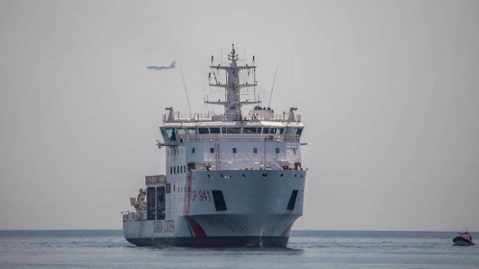 Italien lässt Küstenwache nicht einlaufen