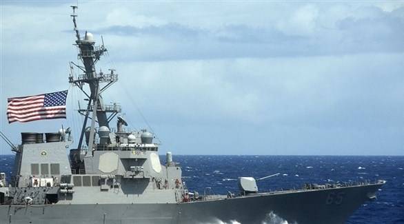 البحرية الأمريكية تضبط مئات الأسلحة الصغيرة في قارب بخليج عدن