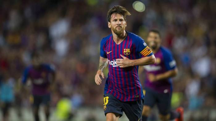 Lionel Messi scores Barcelona