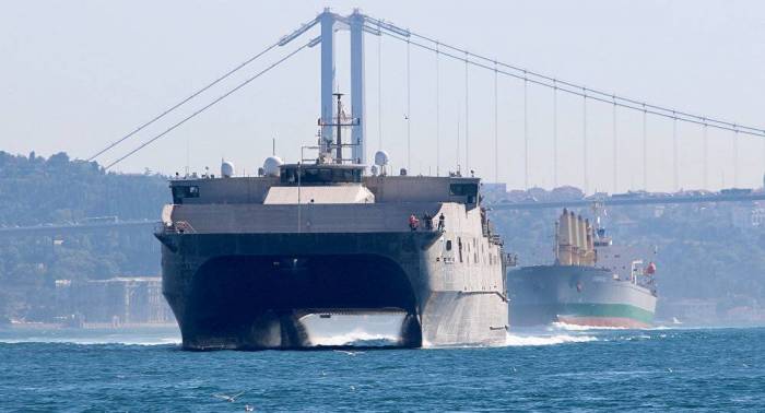 Entra en el mar Negro un buque de desembarco de la Armada de EEUU
