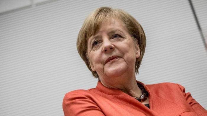 Angela Merkel viene a Bakú