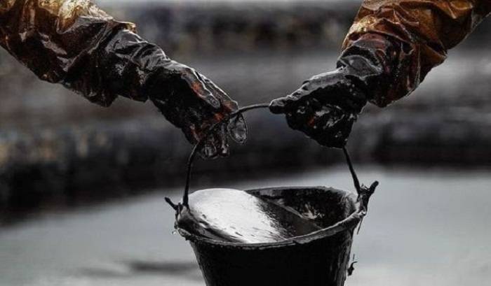 Azerbaijani oil price declines