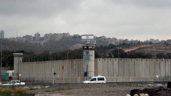 صحفي فلسطيني يخوض إضرابا عن الطعام رفضا لاعتقاله في السجون الإسرائيلية