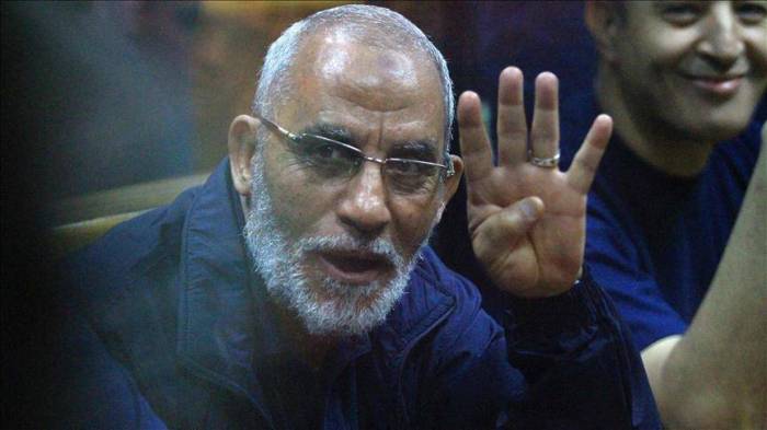 Egypte: le chef des Frères musulmans condamné à la perpétuité