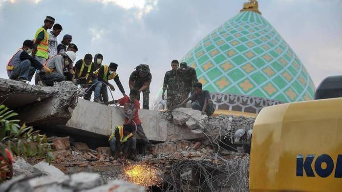 ارتفاع حصيلة ضحايا الزلزال المدمر في إندونيسيا إلى 387