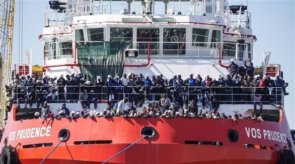 إيطاليا تطالب بريطانيا باستقبال سفينة إنقاذ مهاجرين