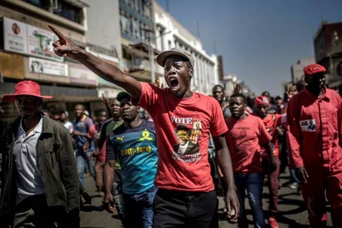 El presidente saliente de Zimbabue gana las primeras elecciones post-Mugabe