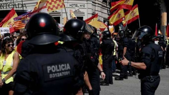 Policía interviene en una doble marcha en Barcelona
