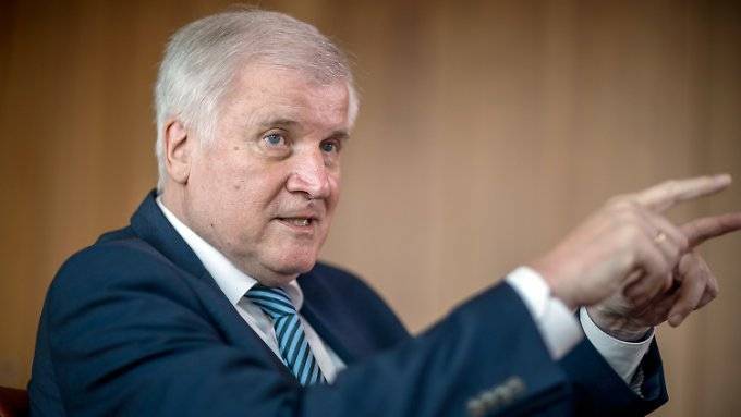 Seehofer: AfD ist übermütig geworden