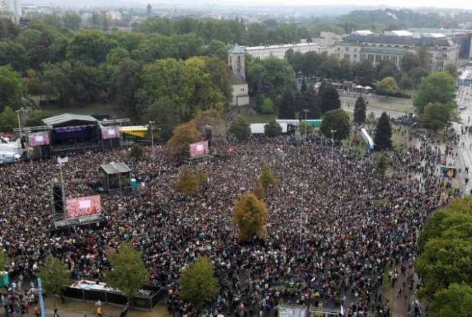 #WirSindMehr - Thousands attend anti-racism concert in Germany