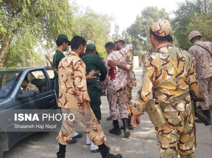 قتلى وجرحى في هجوم مسلح على عرض عسكري جنوب إيران (فيديو وصور)
 