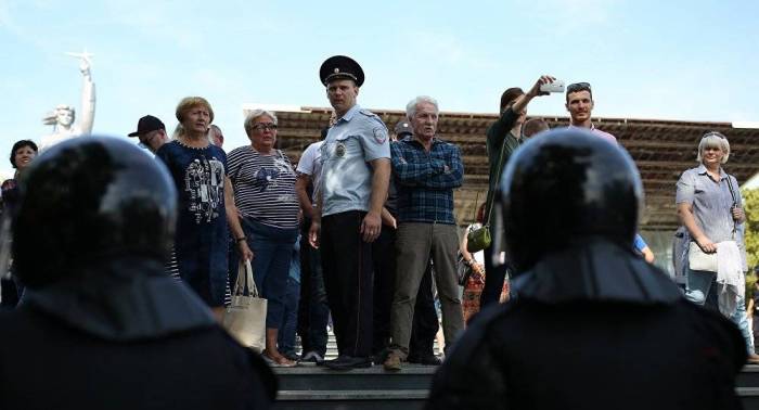 Unauthorized march against pension reform is held in Moscow