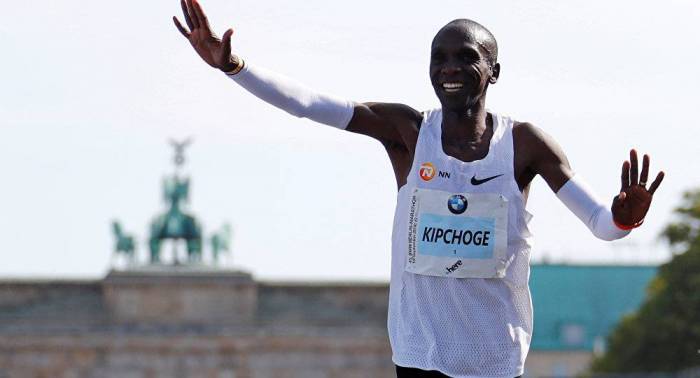 Kenyan runner eclipses marathon world record by 78 seconds