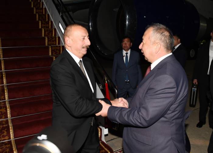 Präsident von Aserbaidschan Ilham Aliyev zu Besuch in Kirgisien eingetroffen