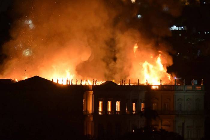Incendio quema uno de los más antiguos museos de Brasil