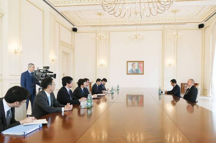 Ilham Aliyev recibe al ministro de Exteriores japonés