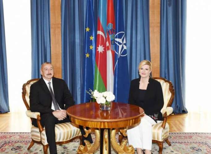 Ilham Aliyev und Präsidentin Kolinda Grabar-Kitarović treffen sich unter vier Augen