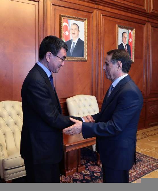 Premierminister Mammadov trifft sich mit Japans Außenminister